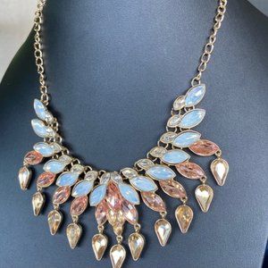 🔴Chico’s Statement Bib Necklace